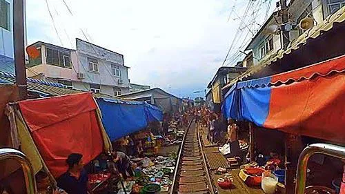 Maeklong Railway Market